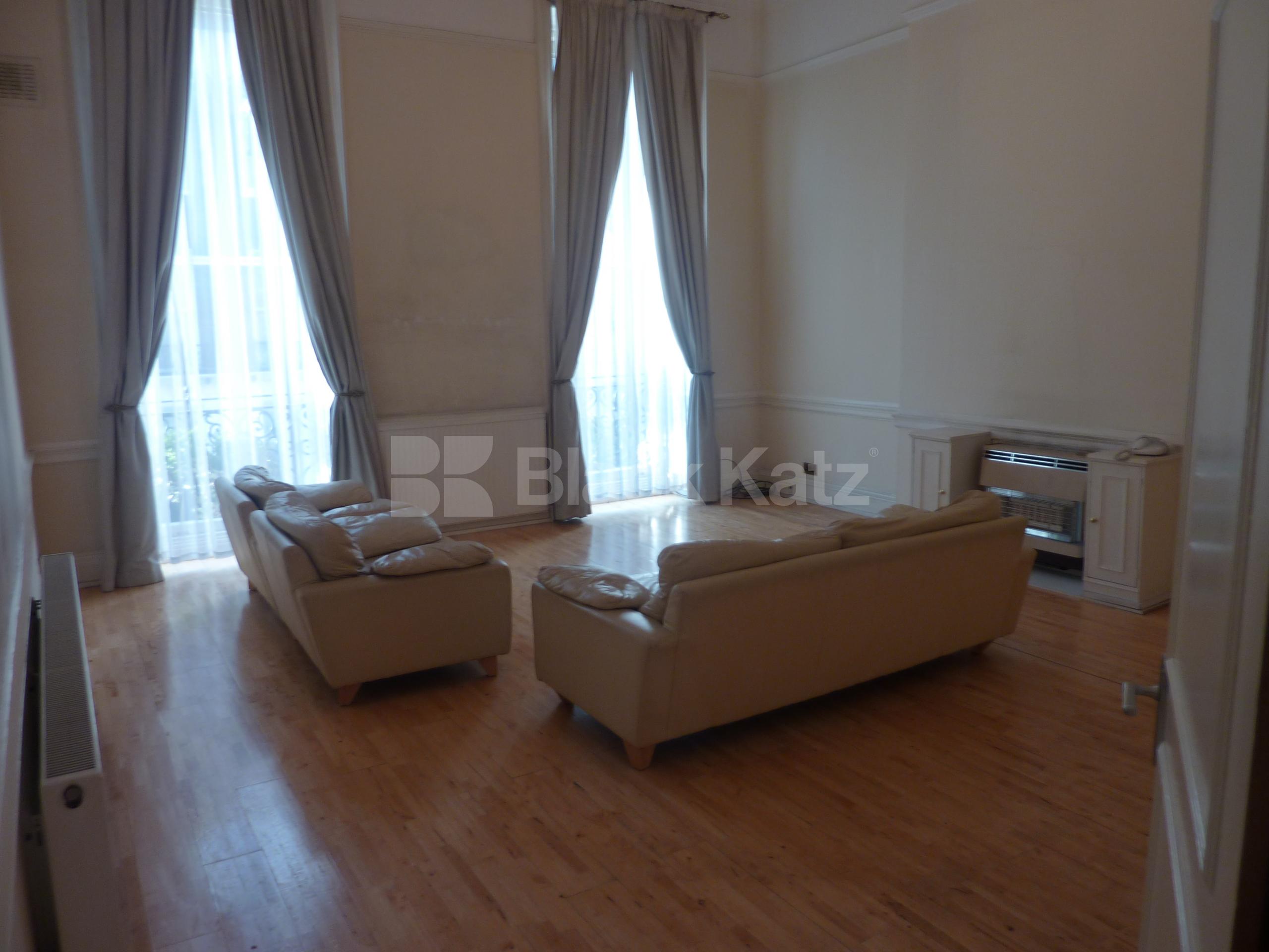 			MUST SEE!, 2 Bedroom, 1 bath, 1 reception Flat			 Devonshire Place, REGENTS PARK W1G